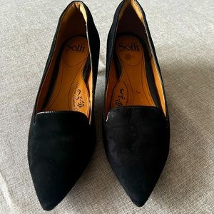 Sofft size 9 black suede heels
